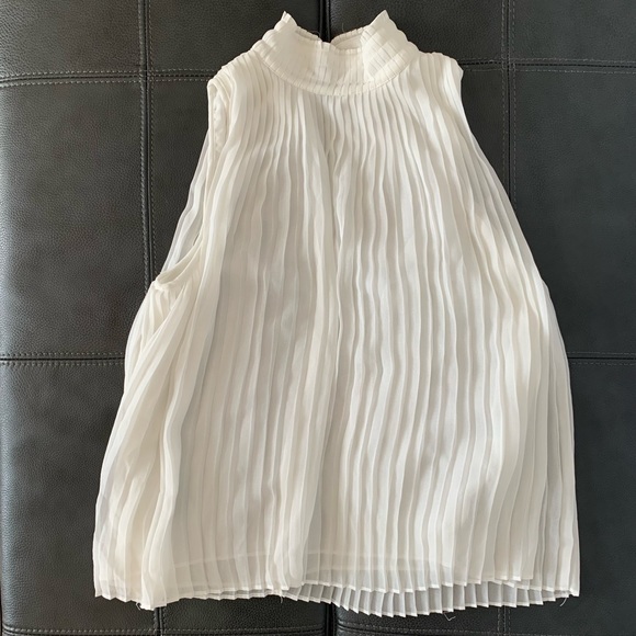 Zara Flowy Turtleneck Tank - Picture 1 of 4